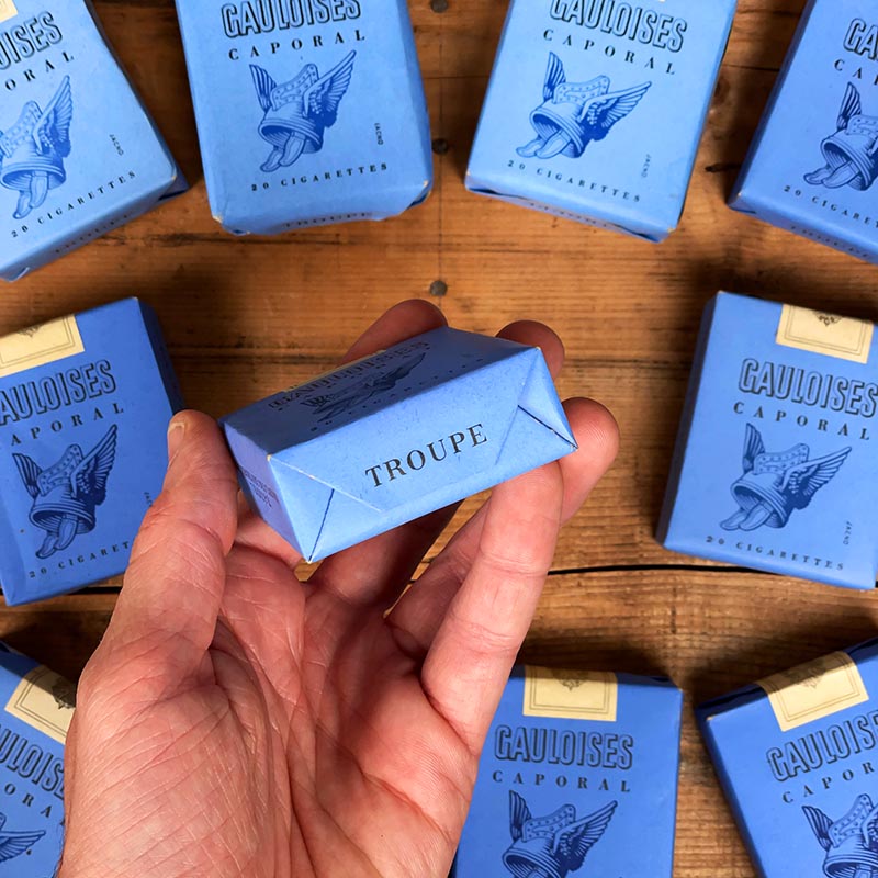 paquet de tabac cigarette troupe troupes militaire armée 1970 1972 1973 ancienne vintage gauloises caporal gendarmerie