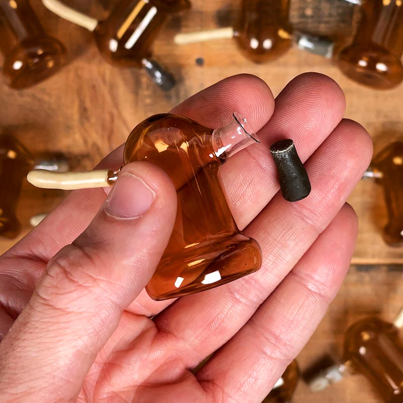 flacon cloche miniature pompe pipette compte goutte verre ambré marron pharmacie laboratoire vintage 1920 1930