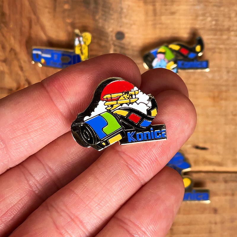 pin's photo ancien vintage film pellicule konica 1990 publicitaire