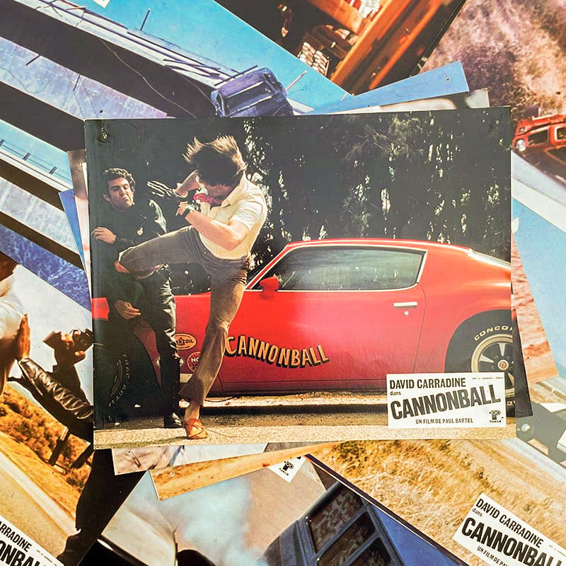 petite affiche de film ancienne couloir hall entrée mur murale présentation ancien 1976 cannonball david carradine