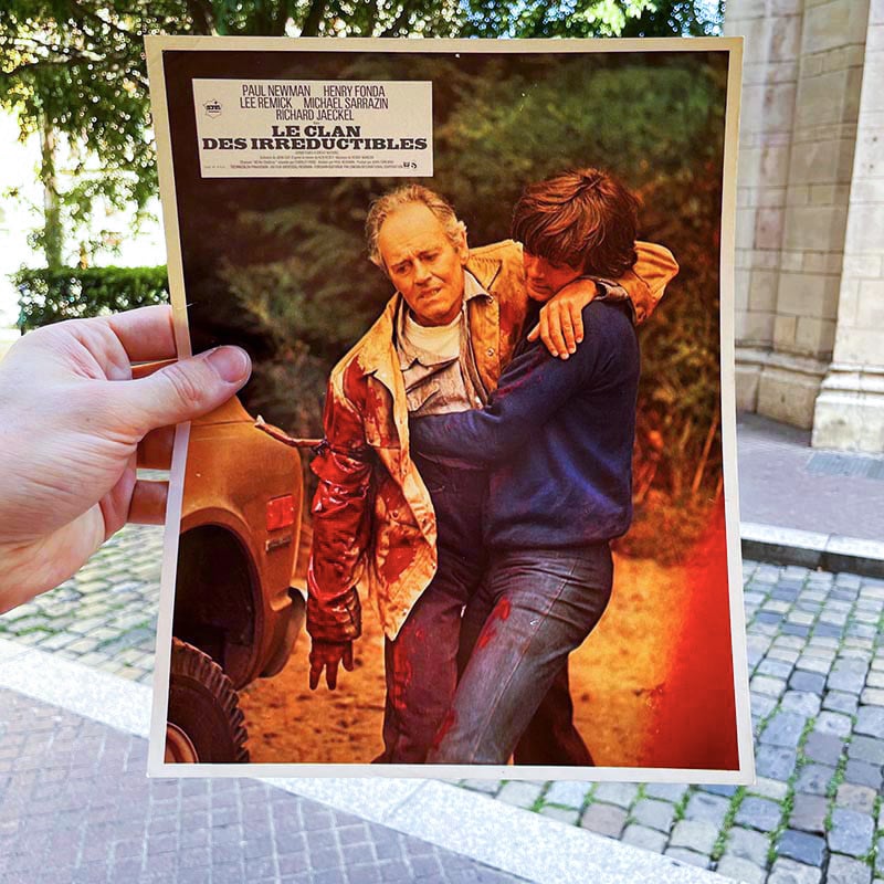 petite affiche de film ancienne couloir hall entrée mur murale présentation ancien 1971 le clan des irréductibles paul newman