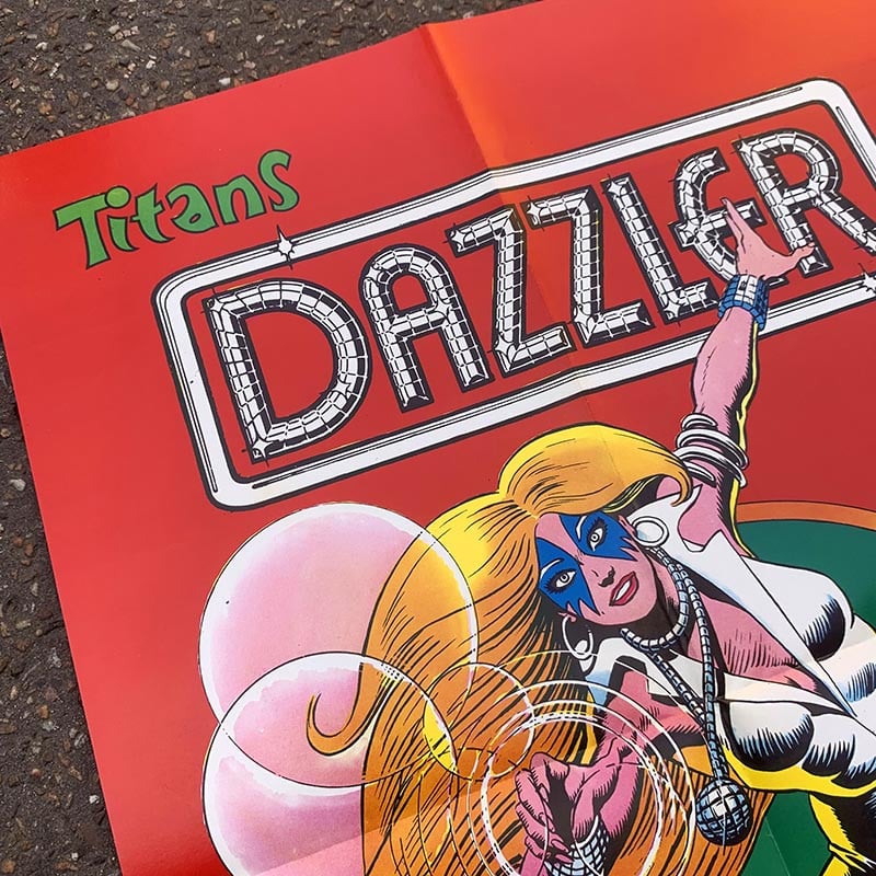 poster affiche ancienne marvel dazzler 1982 edition lug editions magazine titans roller red girl