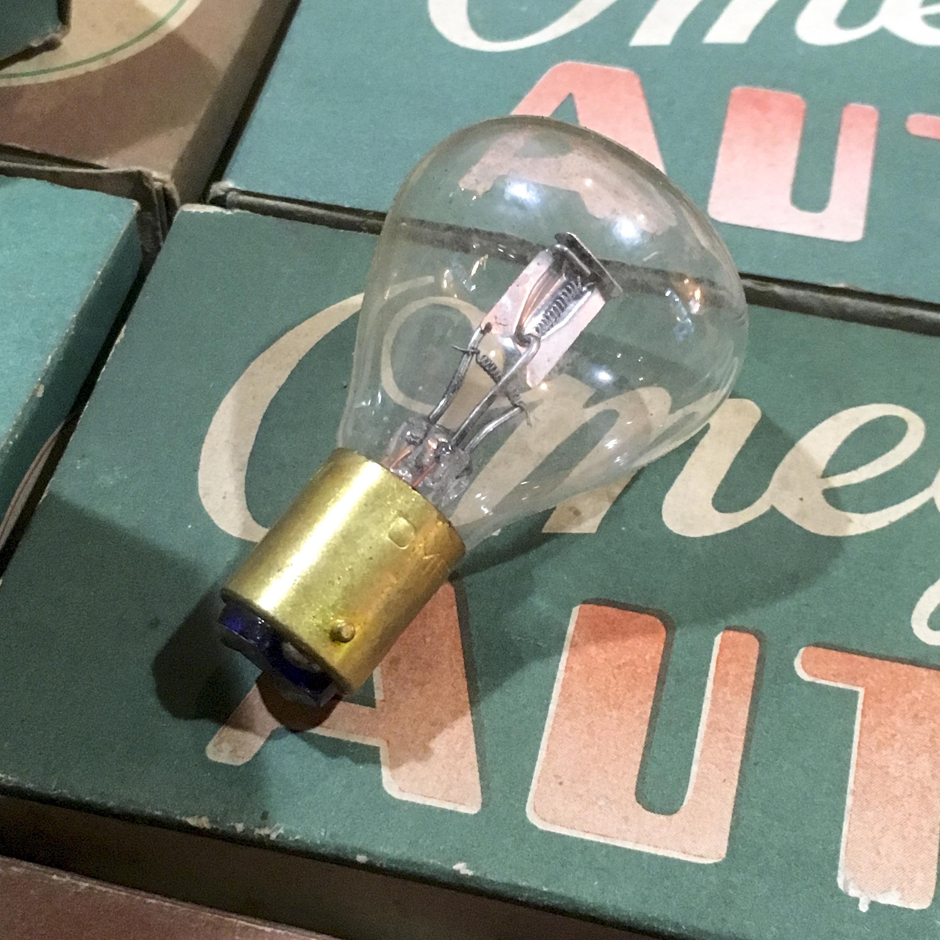 ampoule omega voiture ancien vintage 24v 35w petite garage 1960