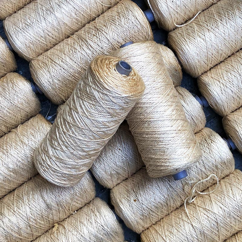 bobine ancienne mercerie atelier 1950 couture coton fil cable blanc écru crème