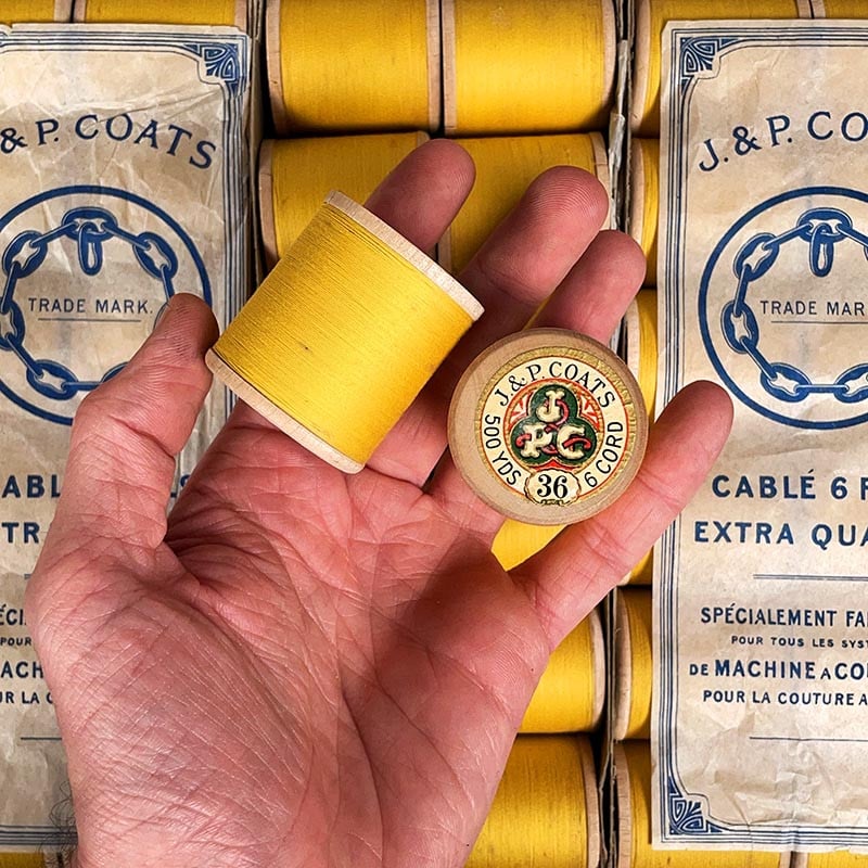 fil jaune j p coats coton bobine bois ancien vintage mercerie filature 1930