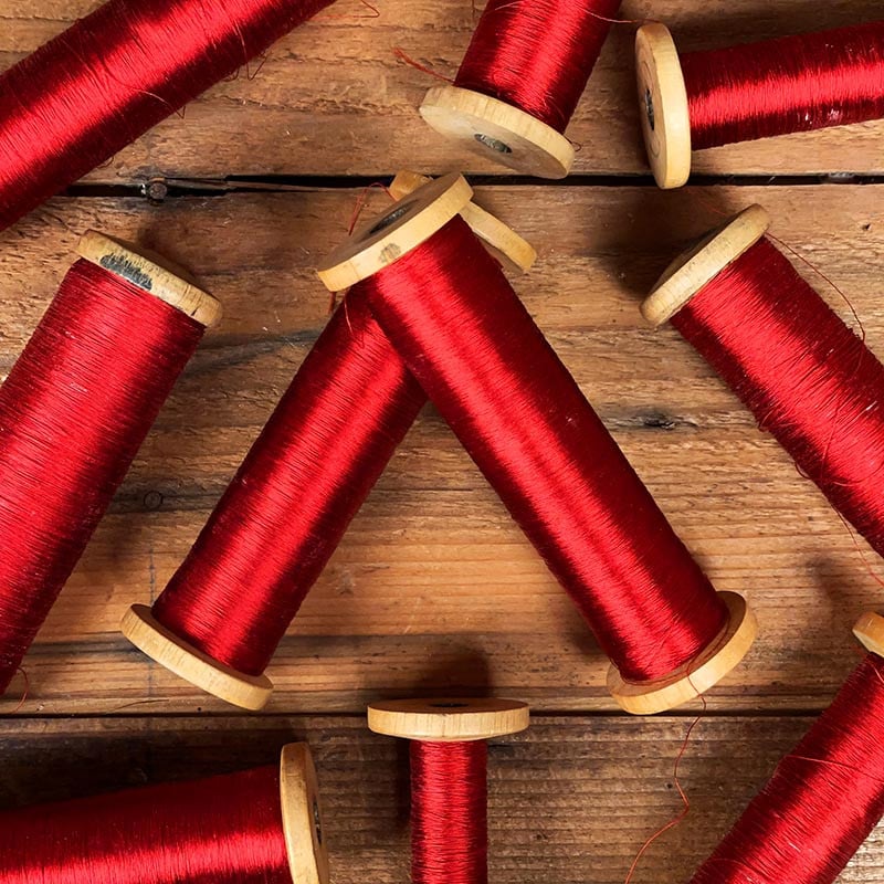 bobine ancienne viscose fil fausse soie atelier tissage 1950 1960 métier à tisser rouge