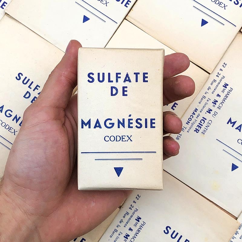 boite de pharmacie ancienne sulfate de magnesie blanc vintage 1930 1940 igier macon saone et loire