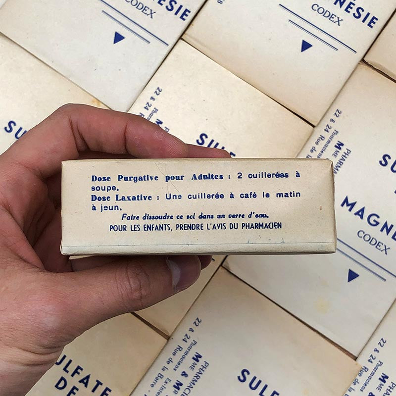 boite de pharmacie ancienne sulfate de magnesie blanc vintage 1930 1940 igier macon saone et loire