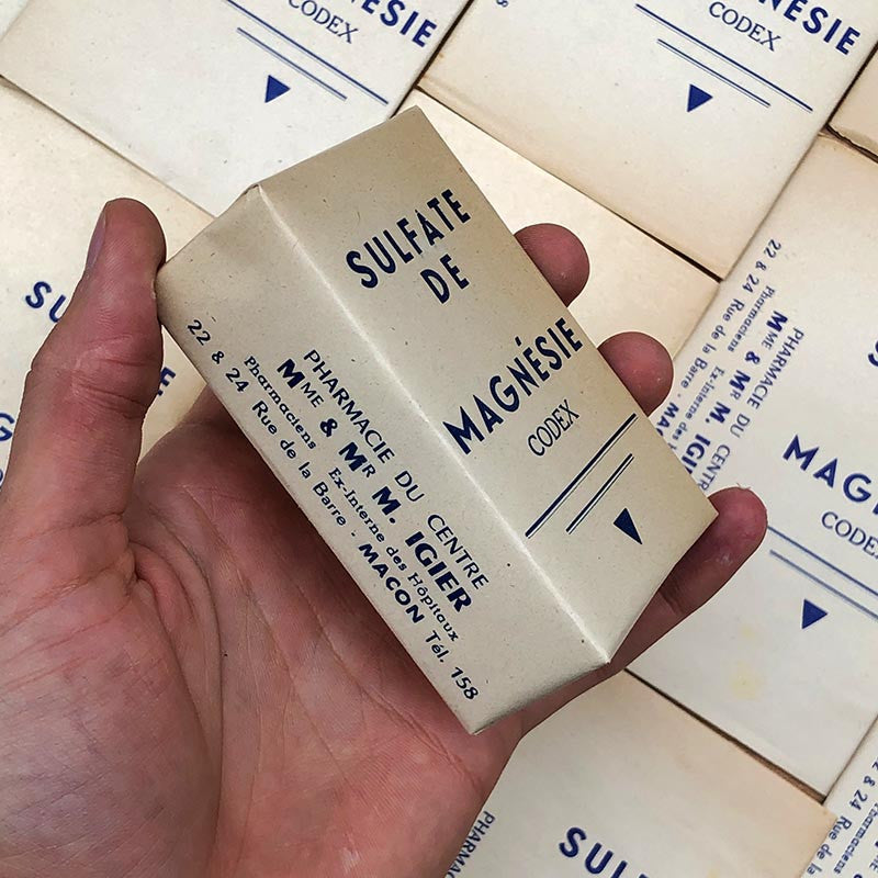 boite de pharmacie ancienne sulfate de magnesie blanc vintage 1930 1940 igier macon saone et loire