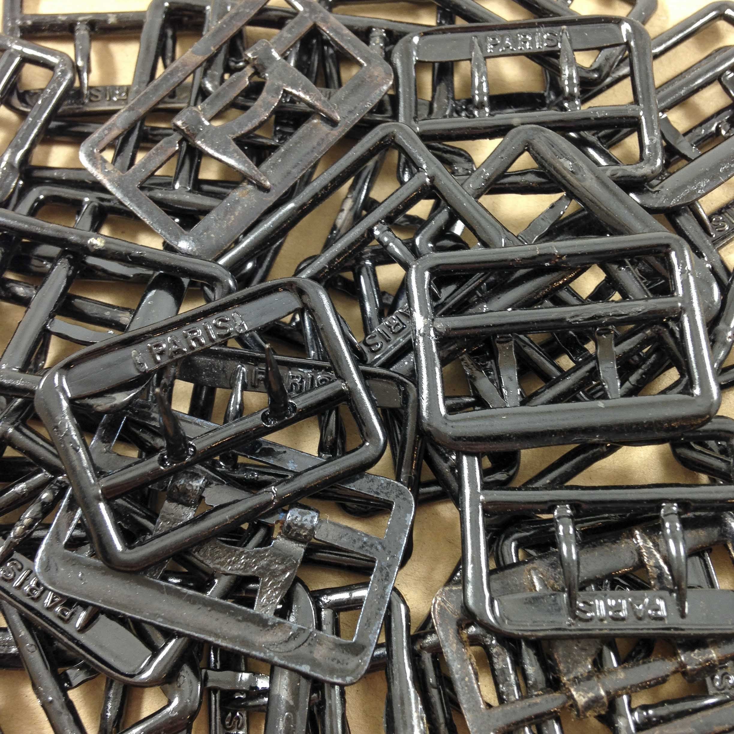 Black Metal Buckle 1900 N°1