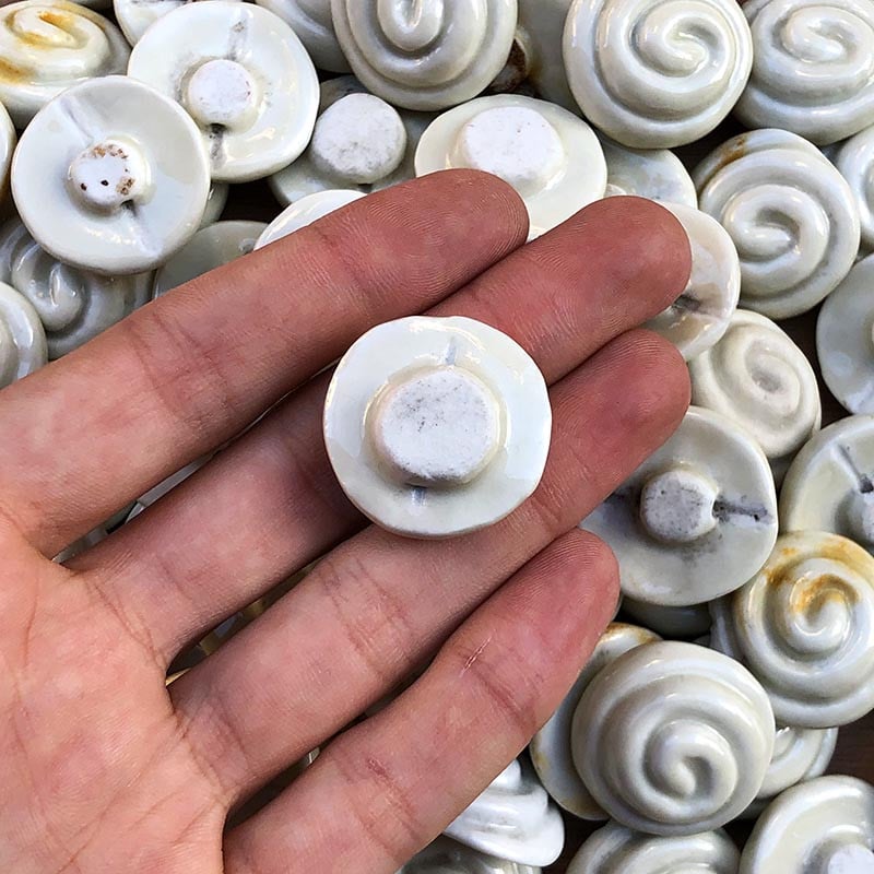 grand gros bouton céramique escargot costume vintage ancien mercerie 1930 1920 27mm