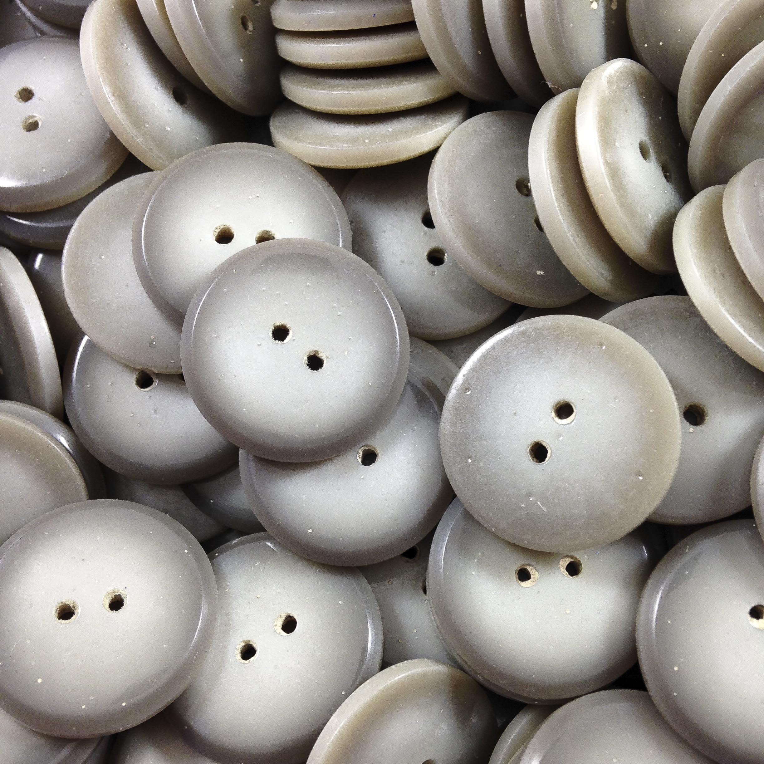 bouton gris bombé plat ancien vintage plastique mercerie 1930 20mm