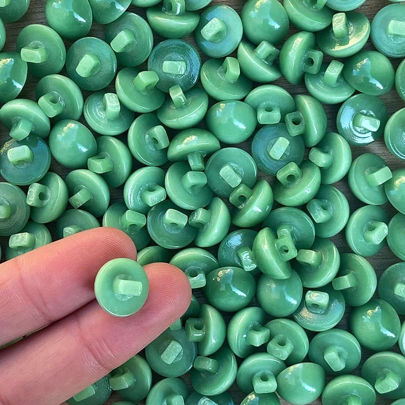 bouton ancien plastique vert eau bombé petit 12mm 1970 fantaisie mercerie