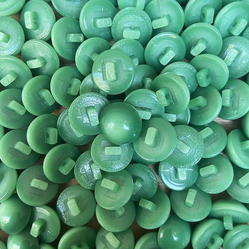 bouton ancien plastique vert eau bombé petit 14mm 1970 fantaisie mercerie