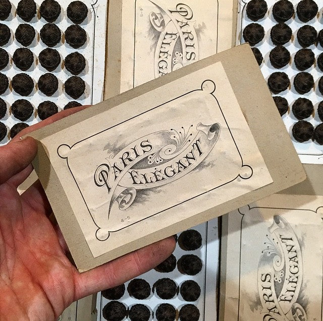 Carte 24 Boutons Marron Tissu 14mm 1900
