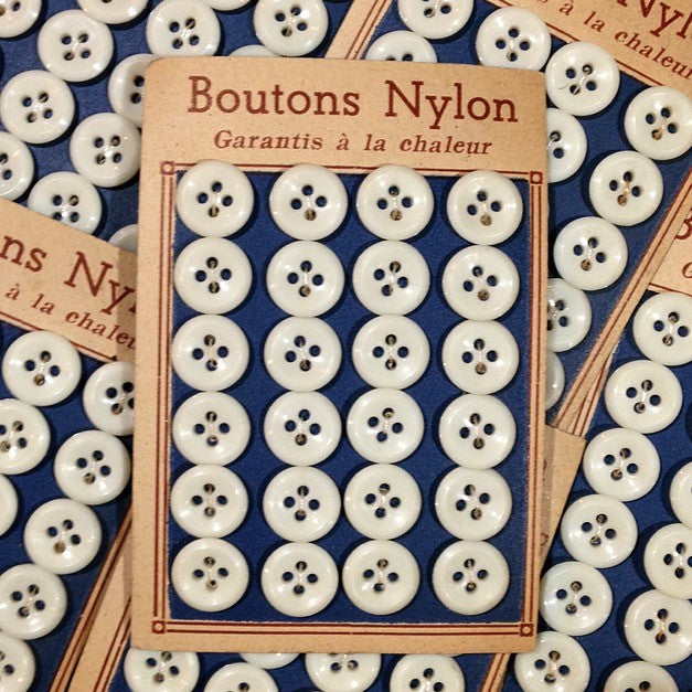 Card 24 Small White Buttons 10mm 1950 n°1