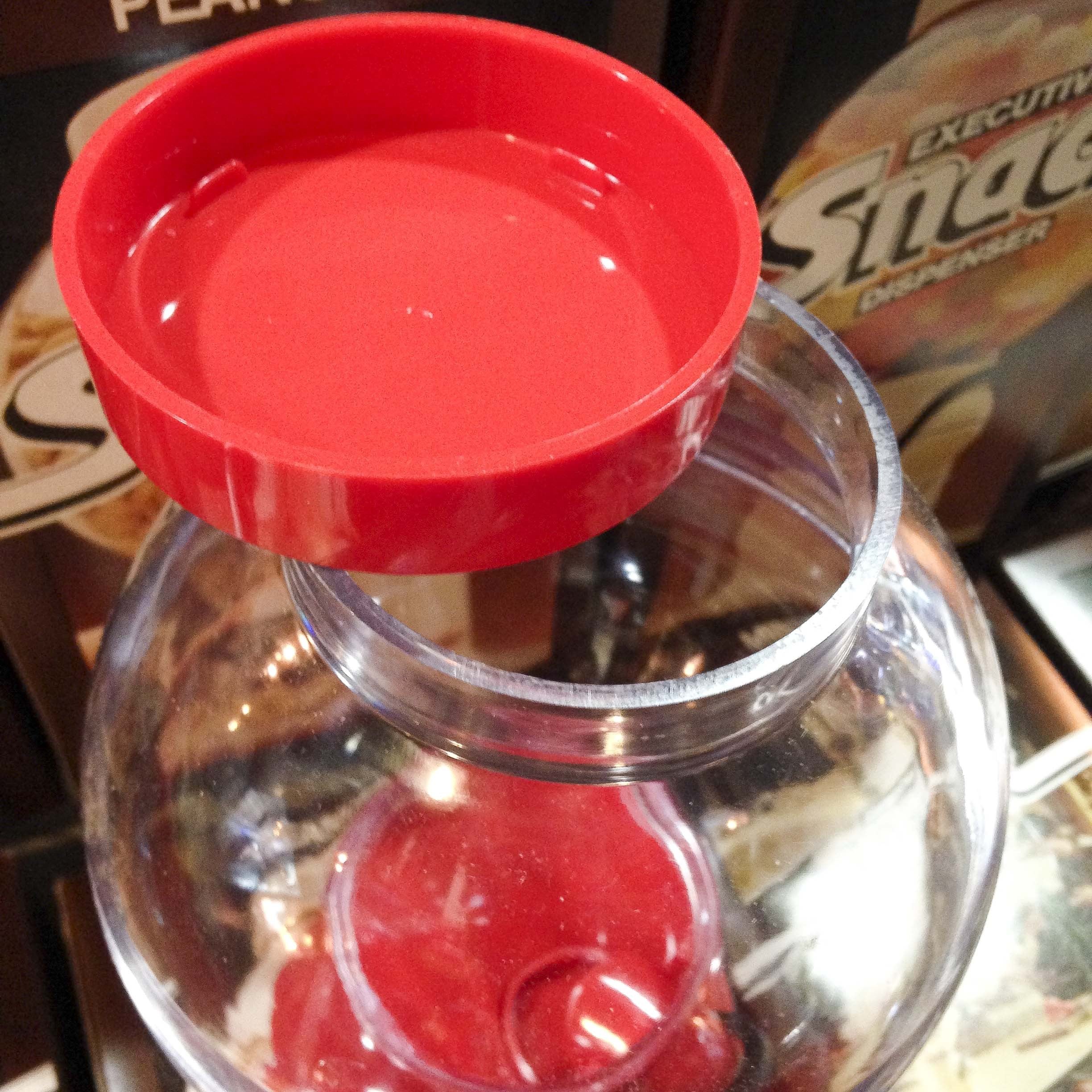 distributeur plastique cacahuète friandise ancien vintage snack épicerie 1980