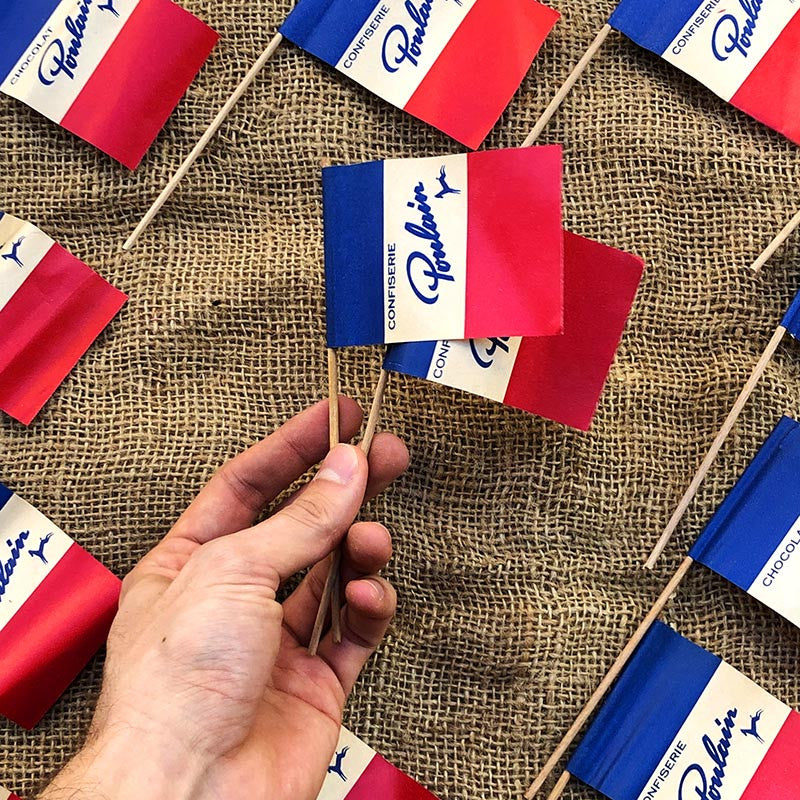 petit drapeau publicitaire chocolat poulain confiserie épicerie ancienne publicité 1950 1960 bois papier