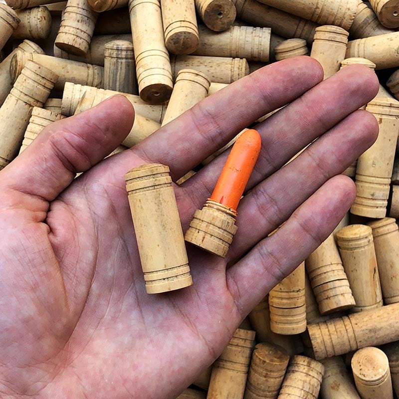 étui rouge à lèvre femme tube coffret en bois tourné du jura jurassienne ancienne vintage 1950 1960 beauté
