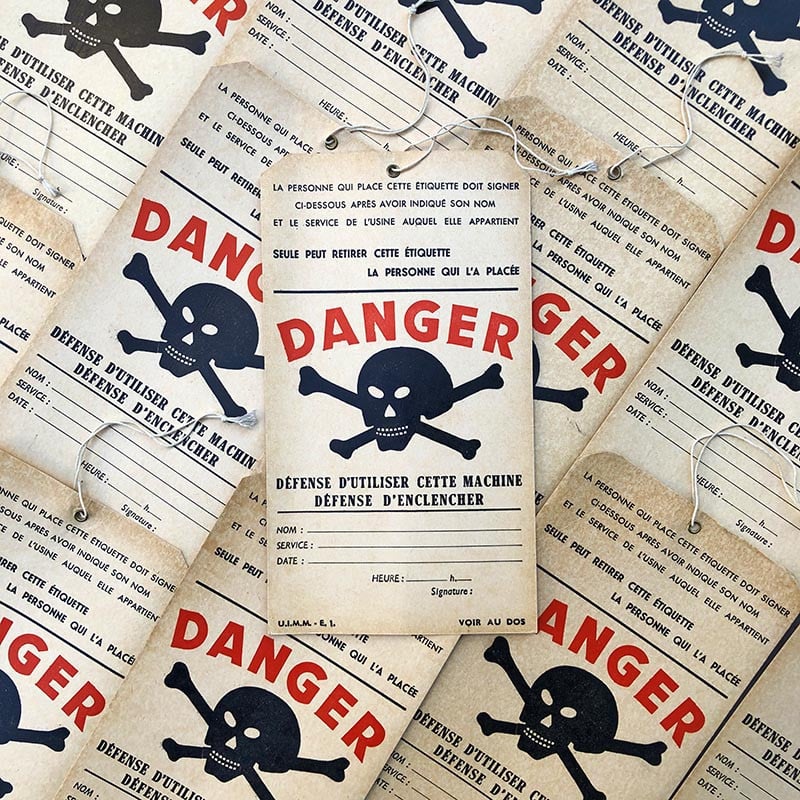 grande étiquette papier carton danger electricite usine industriel double face tete de mort 1950 1960 ficelle