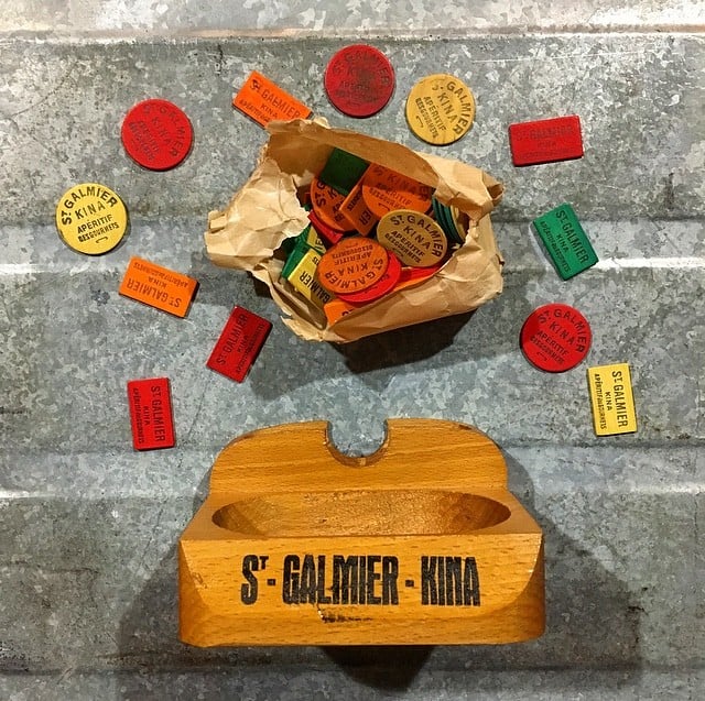 support socle bar jeu jeton bois ancien st galmier kina 1930 vintage jeu cartes bistrot
