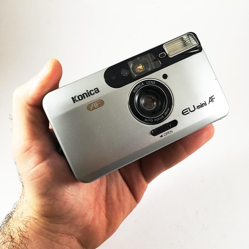 konica eu mini af 35mm appareil argentique ancien vintage automatique 28mm point and shoot flash