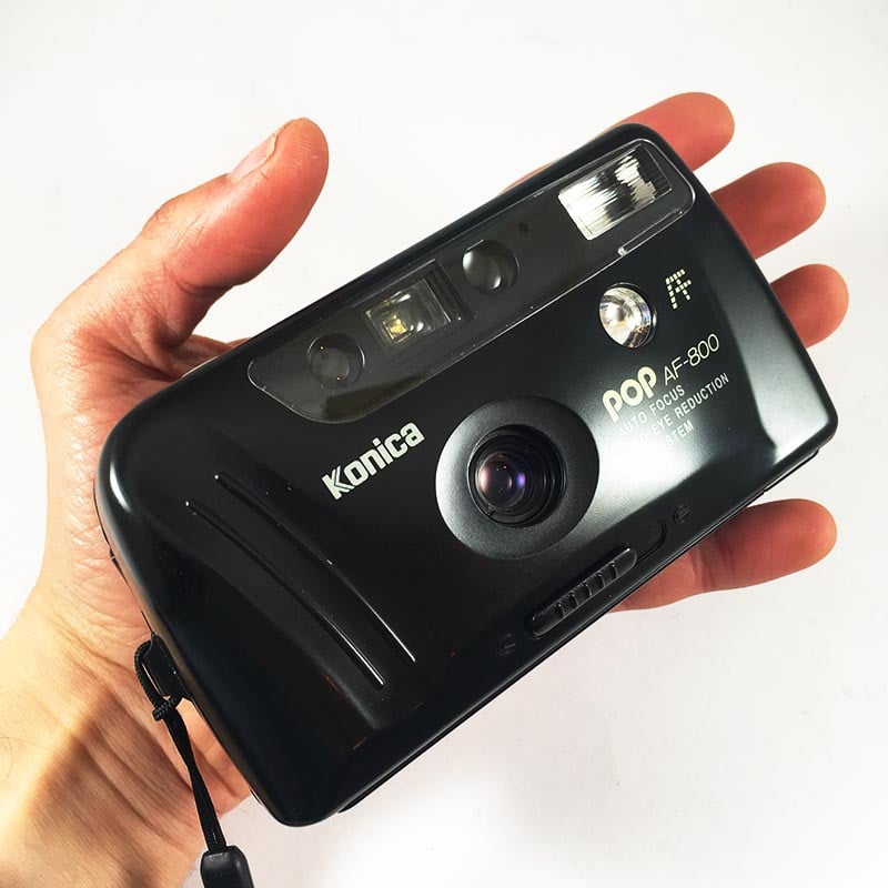konica pop noir ancien vintage automatique af 800 point and shoot flash