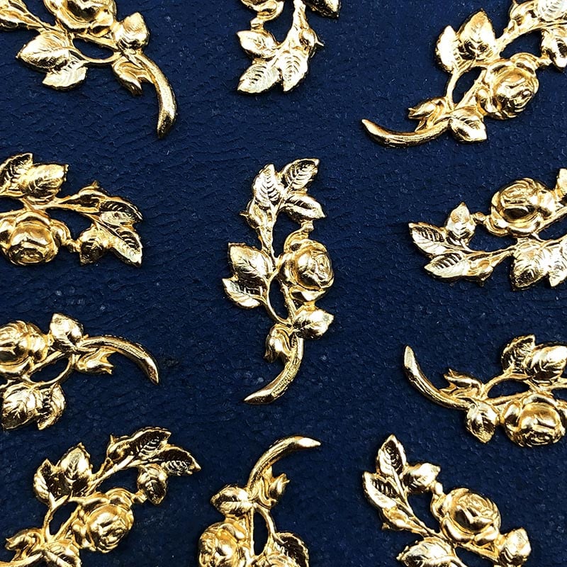 ancienne rose branche feuille métal métallique doré or cheveux coiffe coiffure décor 1920 1930