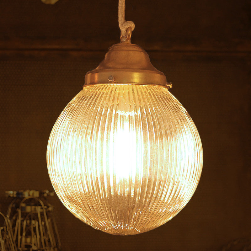 luminaire ancien opaline verre blanc 1930 art deco holophane griffe laiton intérieur décor