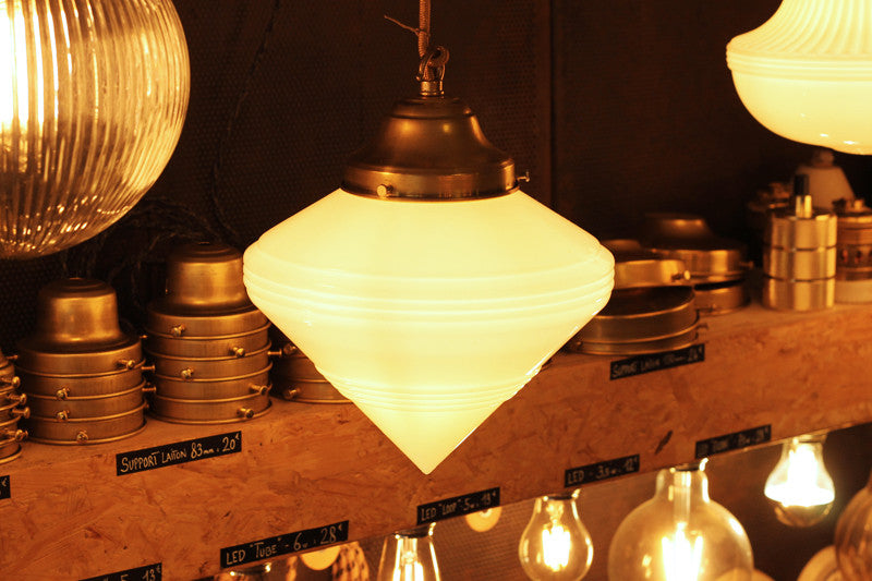 luminaire ancien opaline verre blanc 1930 art deco pique griffe laiton intérieur décor