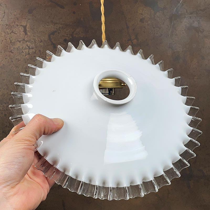Luminaire Vintage Dentelle Blanche 1930