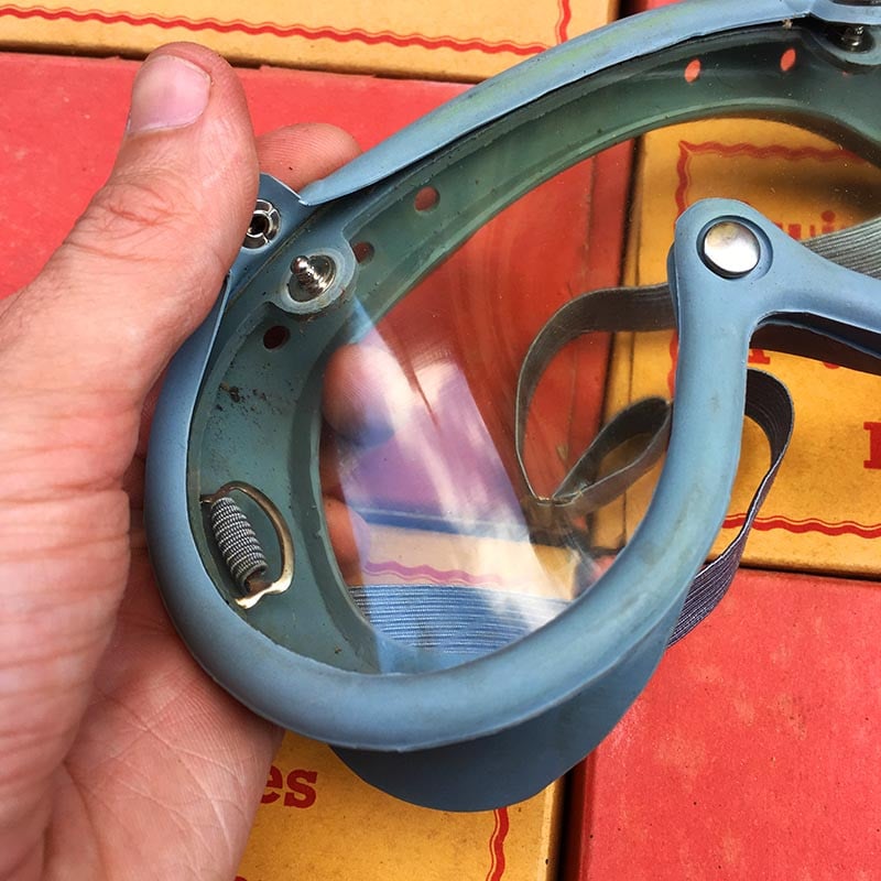paire de lunettes lunette motard moto cycliste scooter ski skieur ancienne caoutchouc ecran soleil poussiere 1950 1960 slalom 45