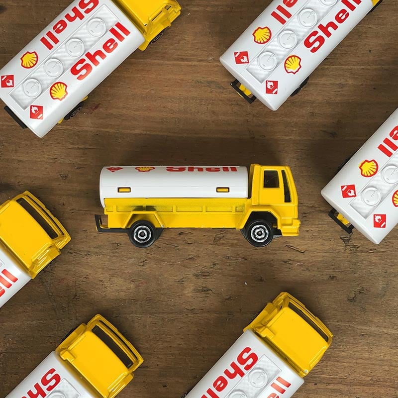 voiture miniature camion ancienne ford citerne shell carburant jaune fabriqué en france 1990 1980