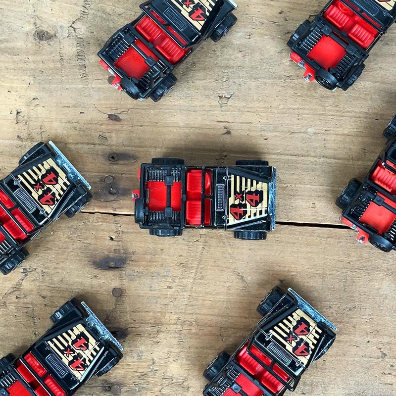 voiture miniature ancienne jeep noire rouge fabriqué en france 1990 1980