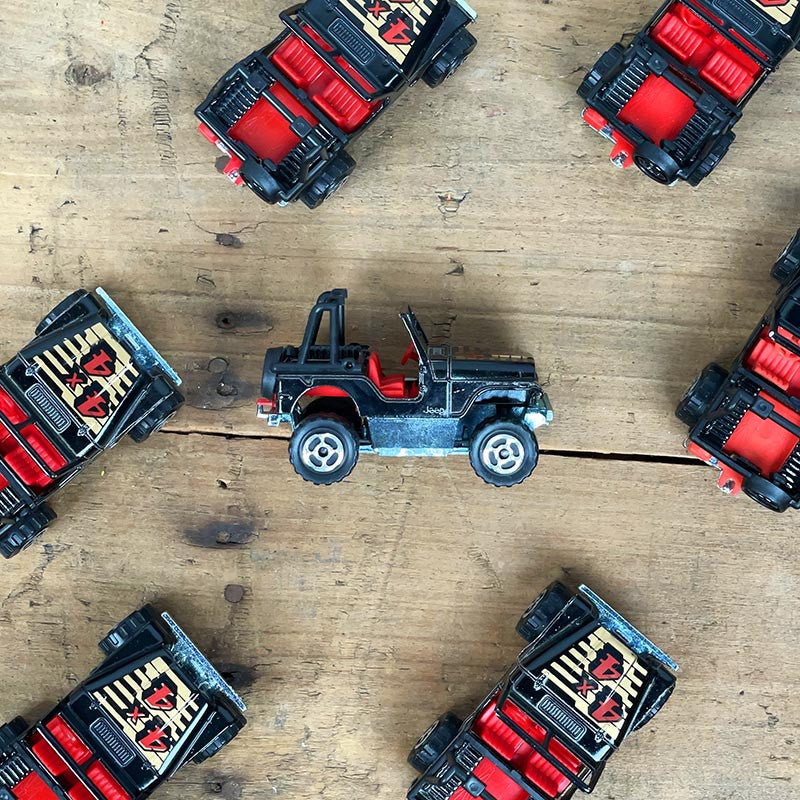 voiture miniature ancienne jeep noire rouge fabriqué en france 1990 1980