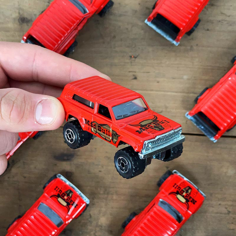 voiture miniature ancienne jeep cherokee rouge fabriqué en france 1990 1980