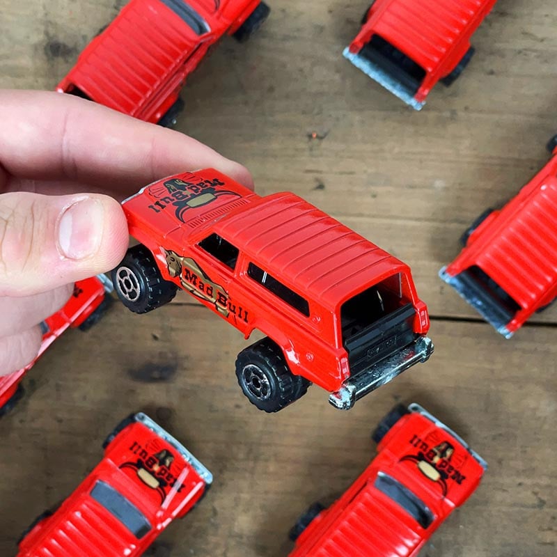 voiture miniature ancienne jeep cherokee rouge fabriqué en france 1990 1980