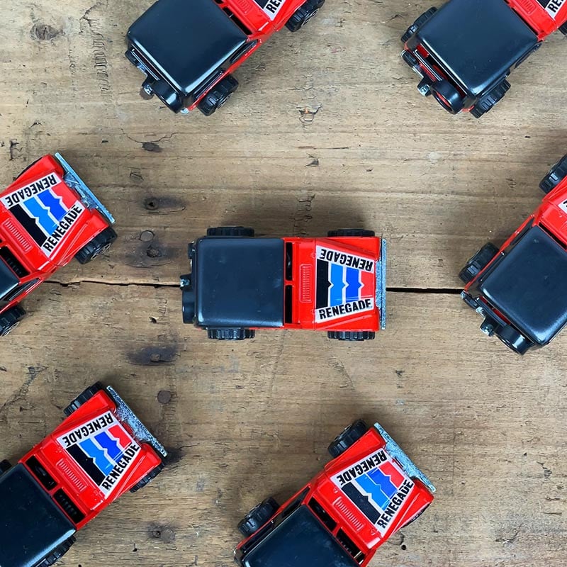voiture miniature ancienne jeep renegade rouge fabriqué en france 1990 1980