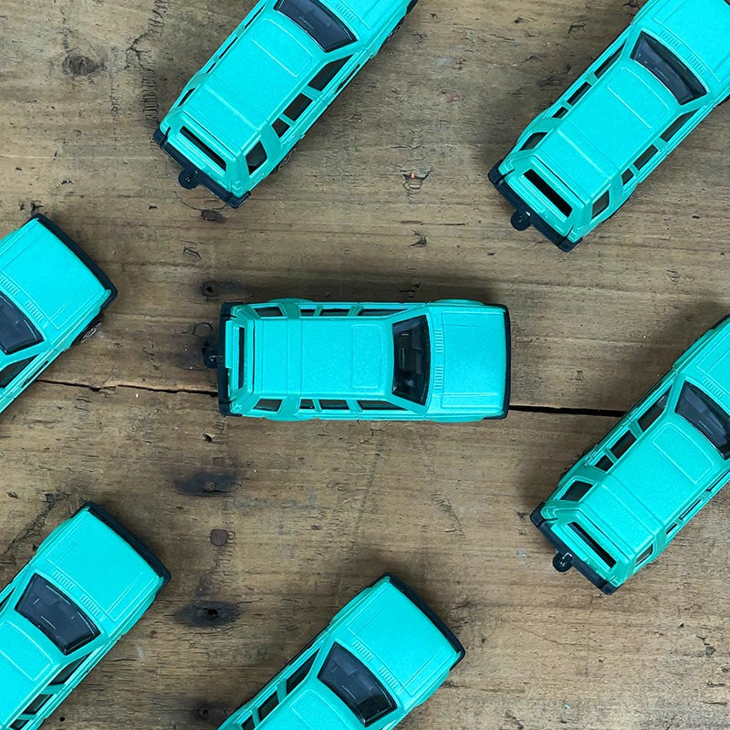 voiture miniature ancienne toyota 4wd bleu vert fabriqué en france 1990 1980