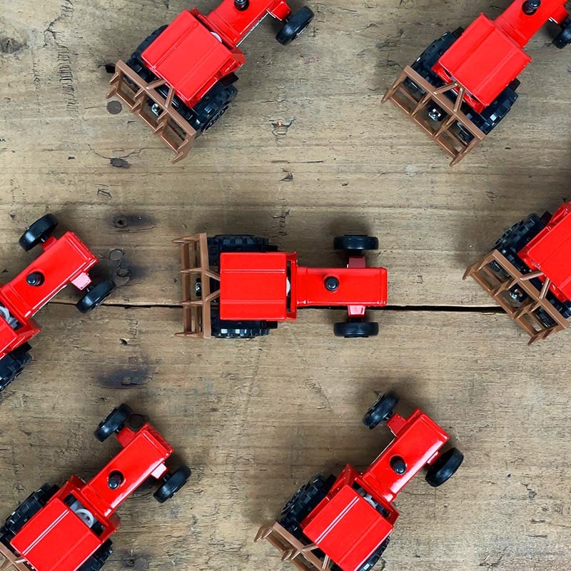 voiture miniature ancienne tracteur rouge agricole fabriqué en france 1990 1980