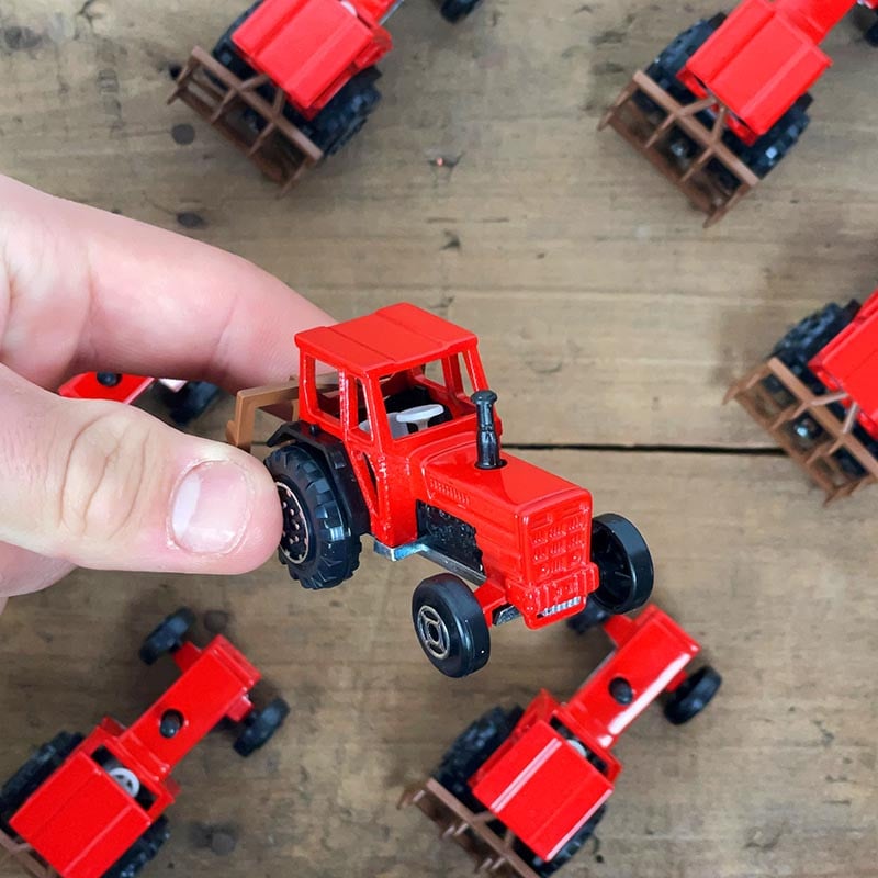 voiture miniature ancienne tracteur rouge agricole fabriqué en france 1990 1980