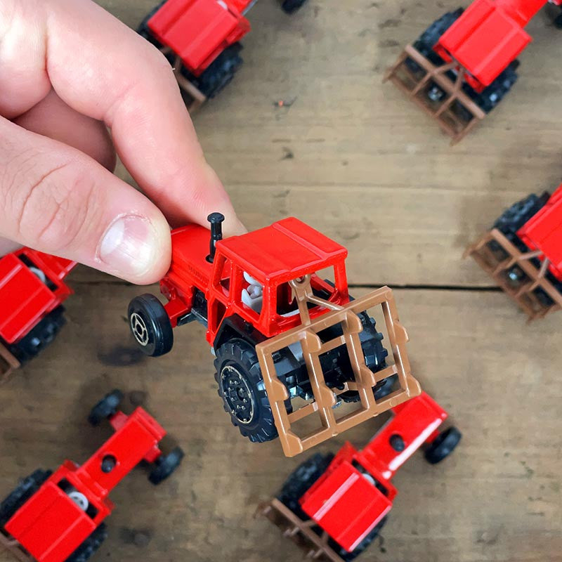 voiture miniature ancienne tracteur rouge agricole fabriqué en france 1990 1980