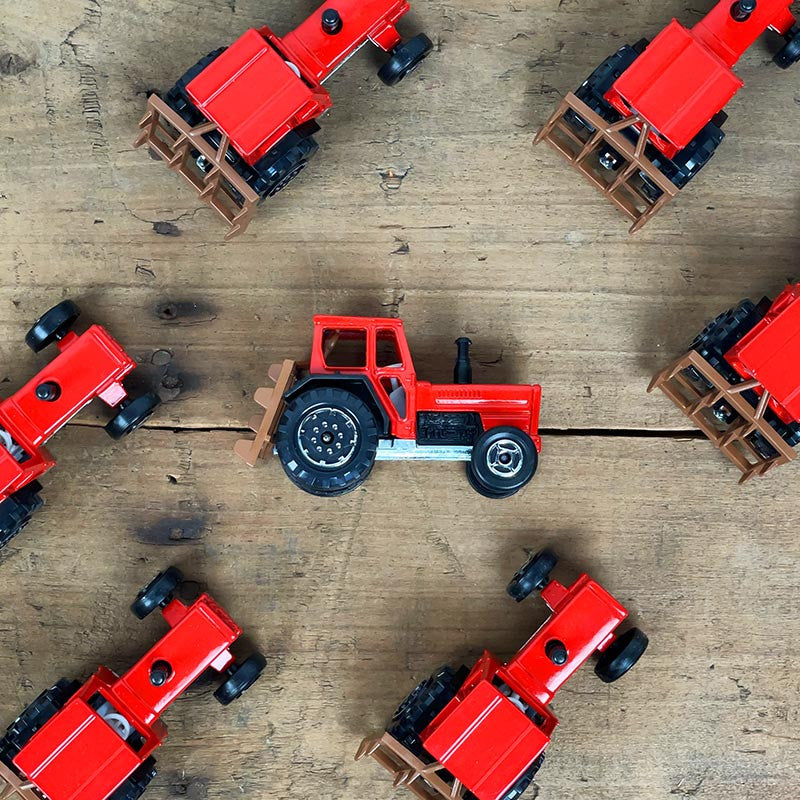 voiture miniature ancienne tracteur rouge agricole fabriqué en france 1990 1980
