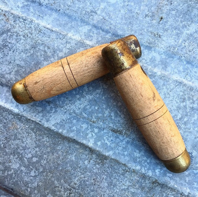 manche poignée en bois atelier baladeuse alène outil vintage ancien ancienne virole laiton