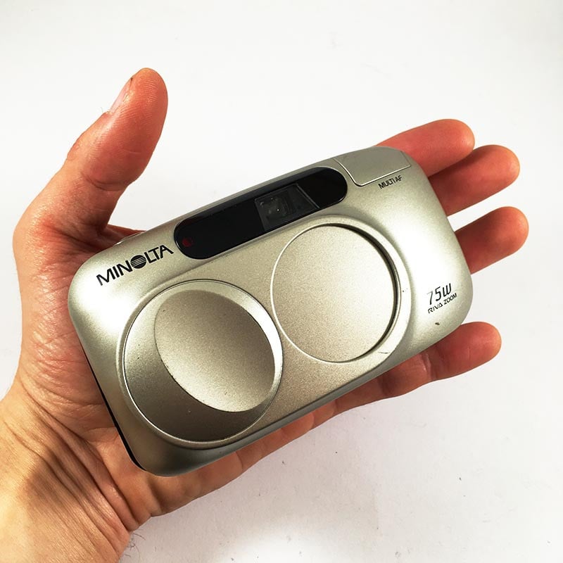 minolta riva af zoom 75w point and shoot ancien vintage macro 28-75mm 3.5 8.9 argentique compact camera