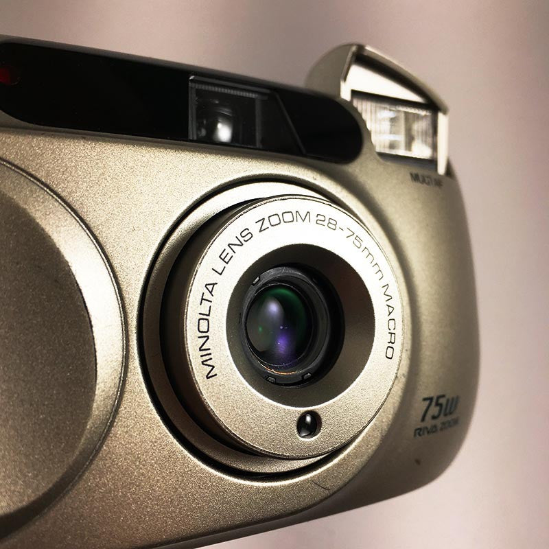 minolta riva af zoom 75w point and shoot ancien vintage macro 28-75mm 3.5 8.9 argentique compact camera