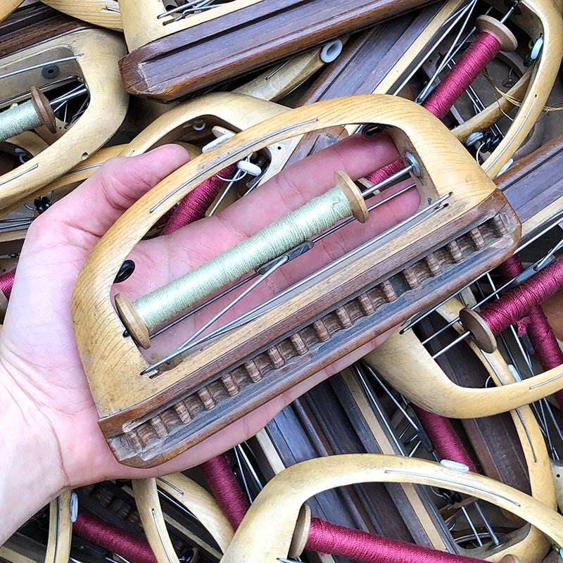 navette large avec bobine bois métal atelier tissage soie filature ancien vintage mercerie 1930 1950