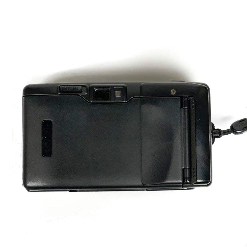 nikon af600 af 600 28mm 3.5 compact point and shoot film pellicule argentique photo photographie ancien vintage 135 35mm 24x36 automatique wide large platy