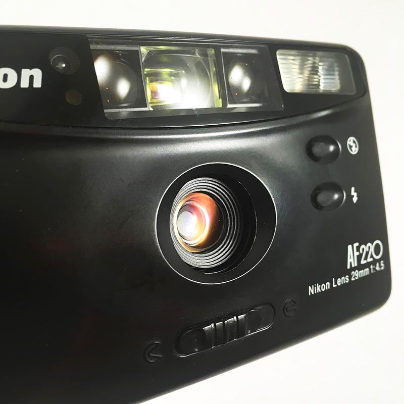 Nikon AF 220 29mm 4.5