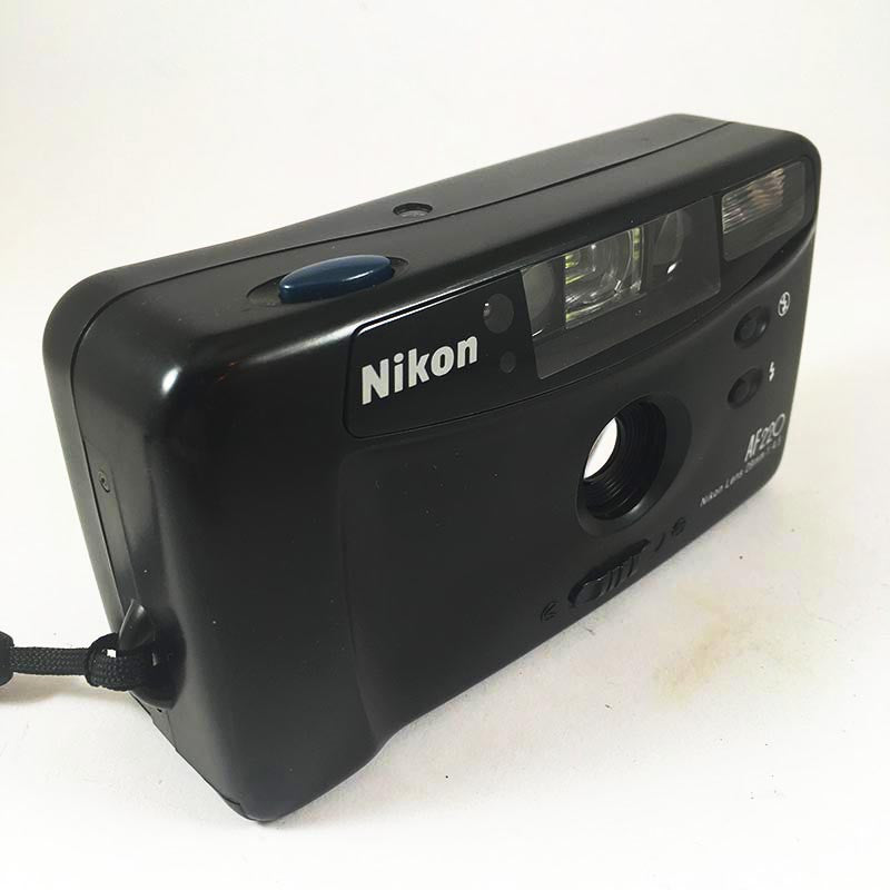 Nikon AF 220 29mm 4.5